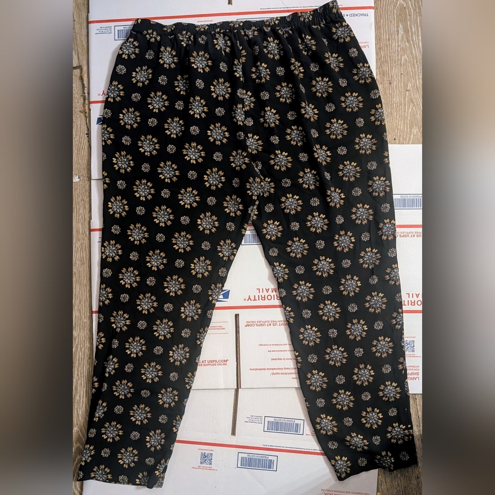 Michael Kors Women's Black Floral Print Lounge Pants - Picture 4 of 4